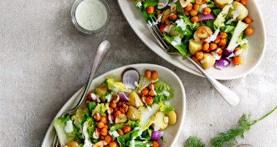 lauwwarme aardappelsalade met andijvie & fetadressing