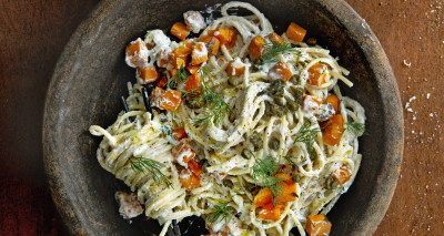 spaghetti met geroosterde zoete aardappel, gin & ricotta