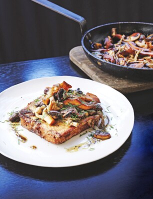 hartige wentelteefjes met paddenstoelen en sherry