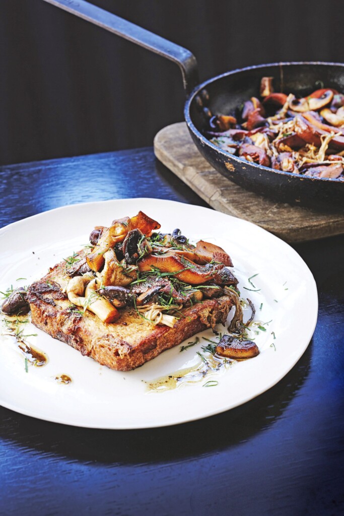 hartige wentelteefjes met paddenstoelen en sherry