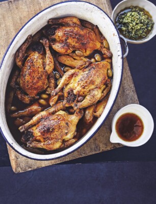 piepkuikens met kweeperen, saffraan en olijven