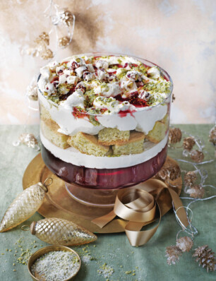 trifle met pistache, cranberry en noga