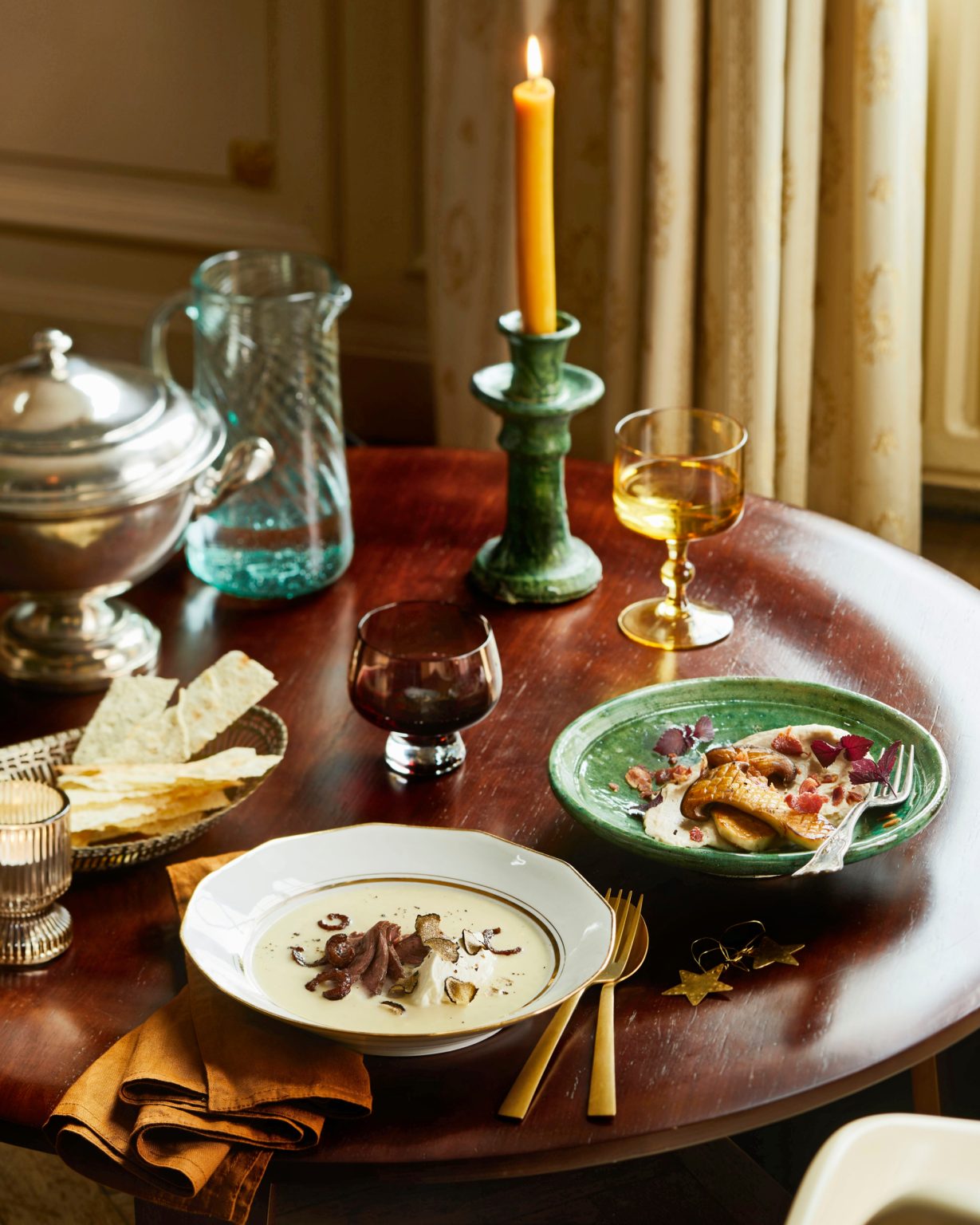 aardappelsoep met eend en truffel | delicious.magazine