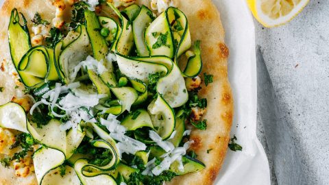zuurdesempizza bianca met groene groenten