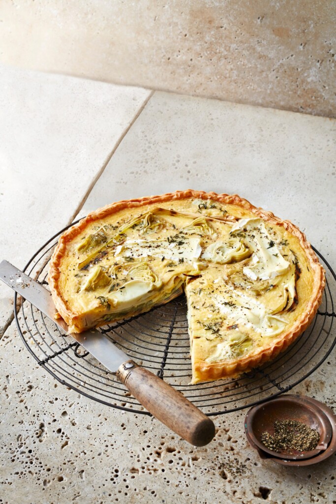 quiche met geitenkaas, prei en artisjokken