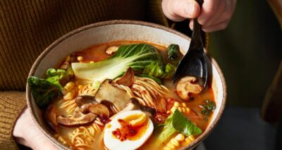 pittige vegetarische ramen met groenten