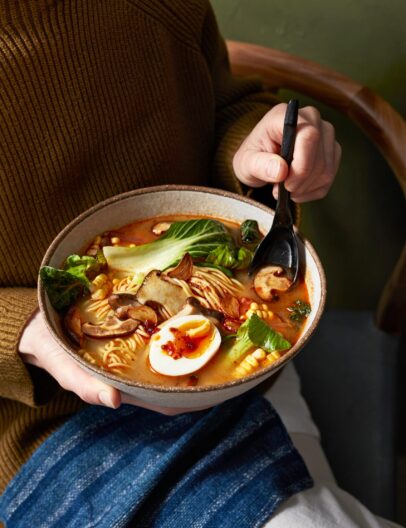 pittige vegetarische ramen met groenten