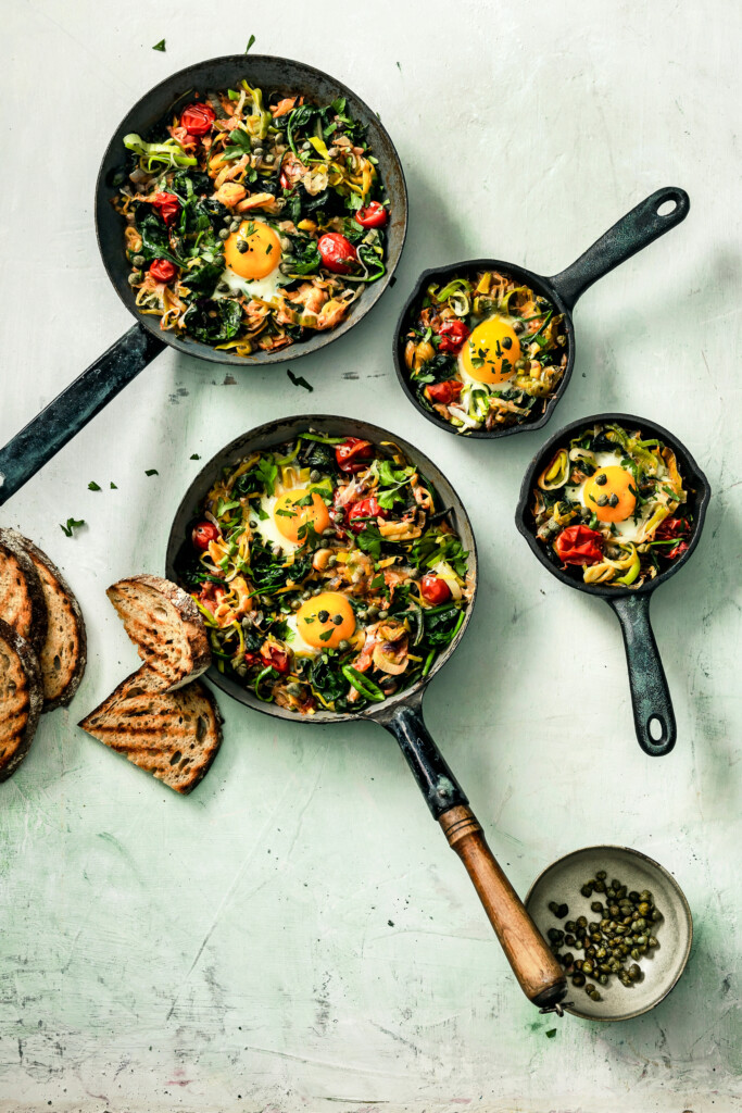 shakshuka met spinazie en prei