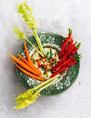 crudité met gemarineerde burrata