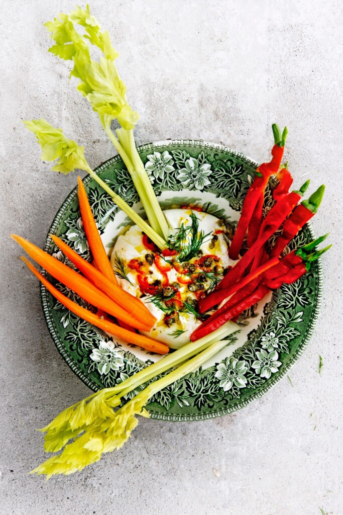 crudité met gemarineerde burrata