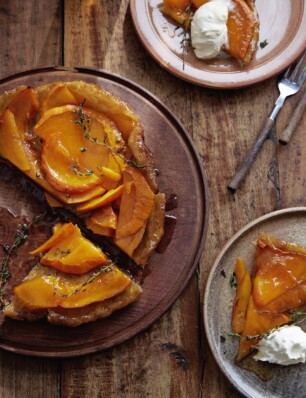 pompoen tarte tatin met frisse clotted cream