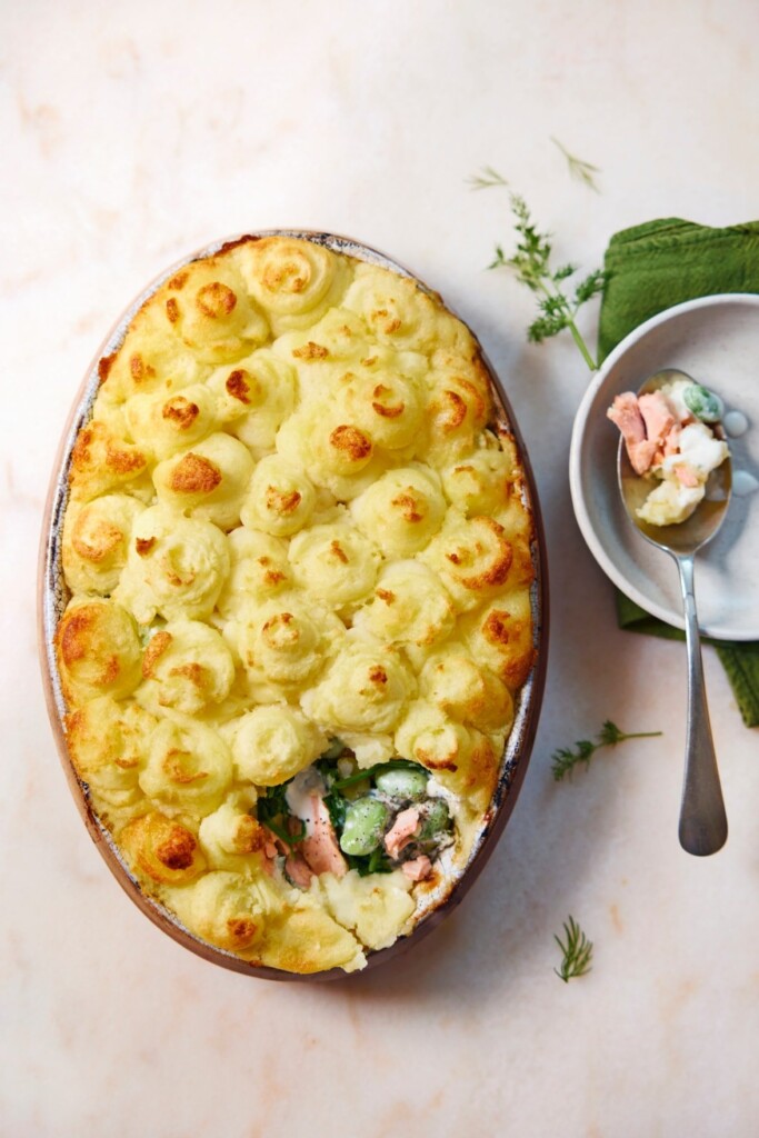 pie met zalm, babyspinazie en tuinbonen