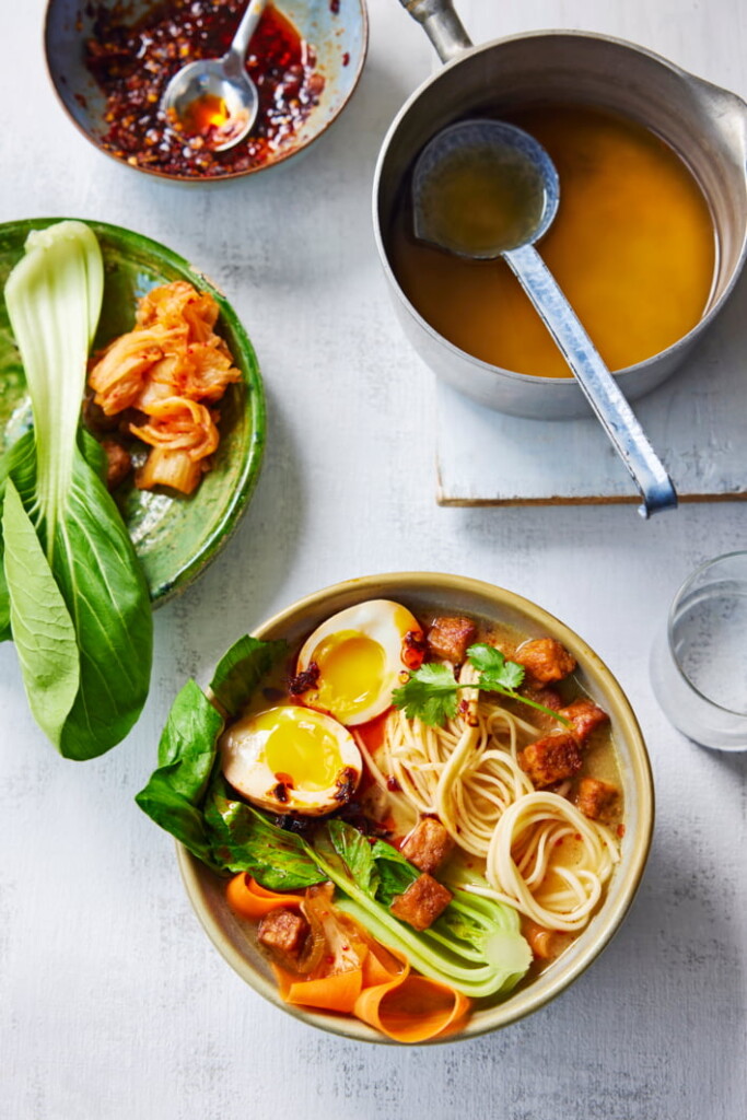 voorjaarsramen met een sambal-eitje