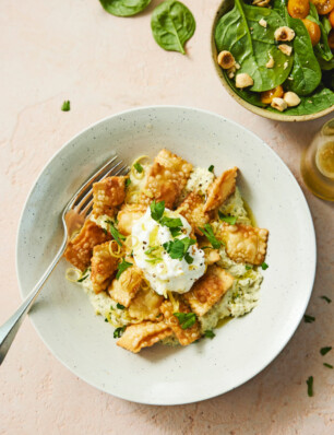 crispy ravioli met citroen-artisjokkensaus & stracciatella