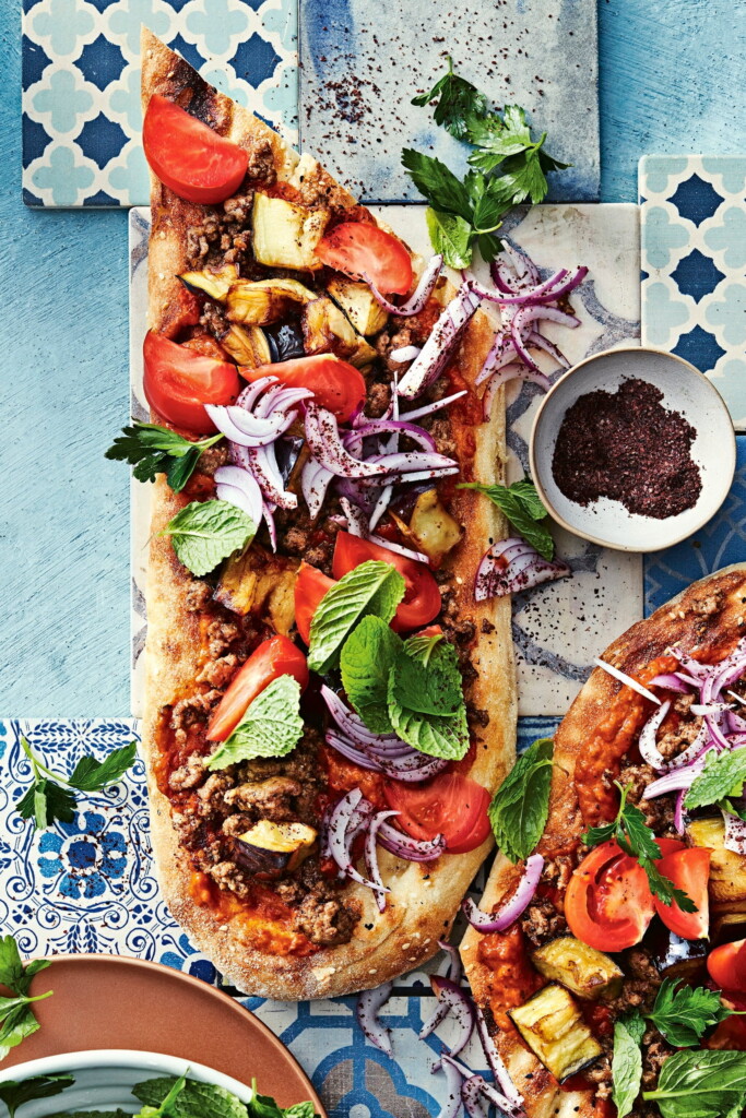 pide met lamsgehakt en gebakken aubergine