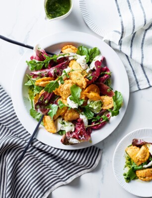 radicchiosalade met gefrituurde ravioli