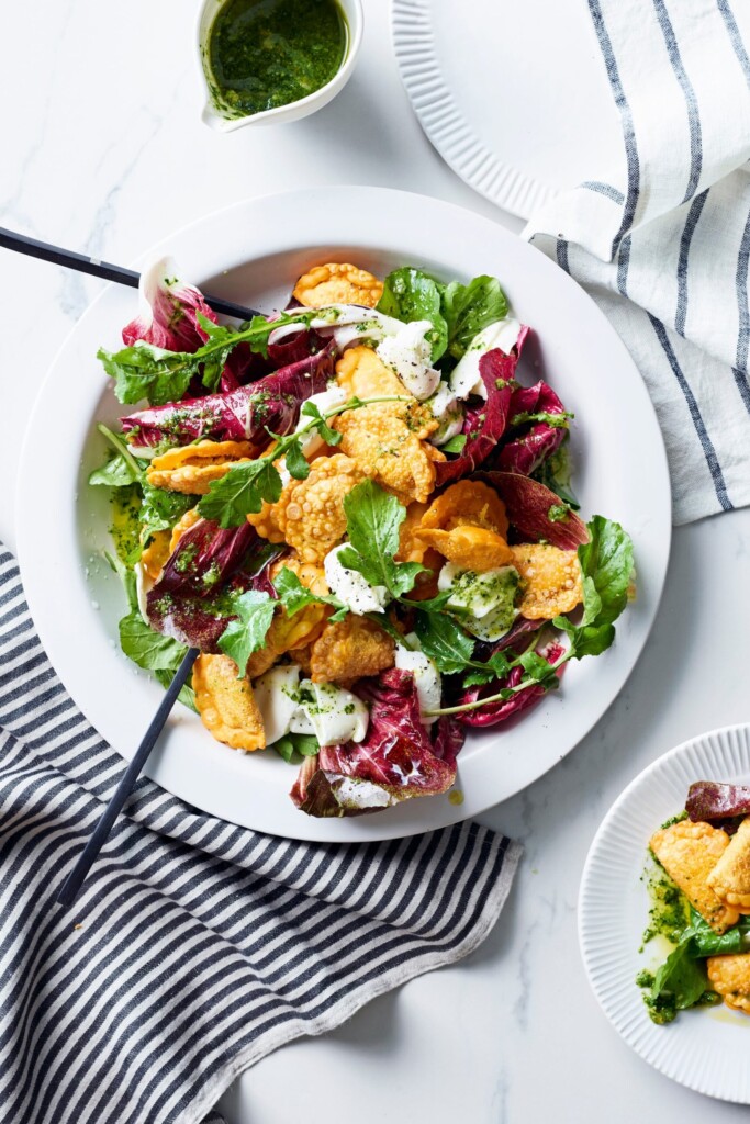 radicchiosalade met gefrituurde ravioli