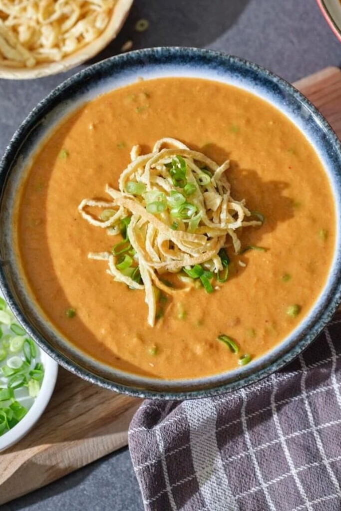 Vrijheidssoep van Nick Toet: tomatensoep met miso en bosui