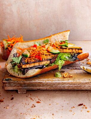 vegan bánh mì met tofoe & wortel-sesamsalade