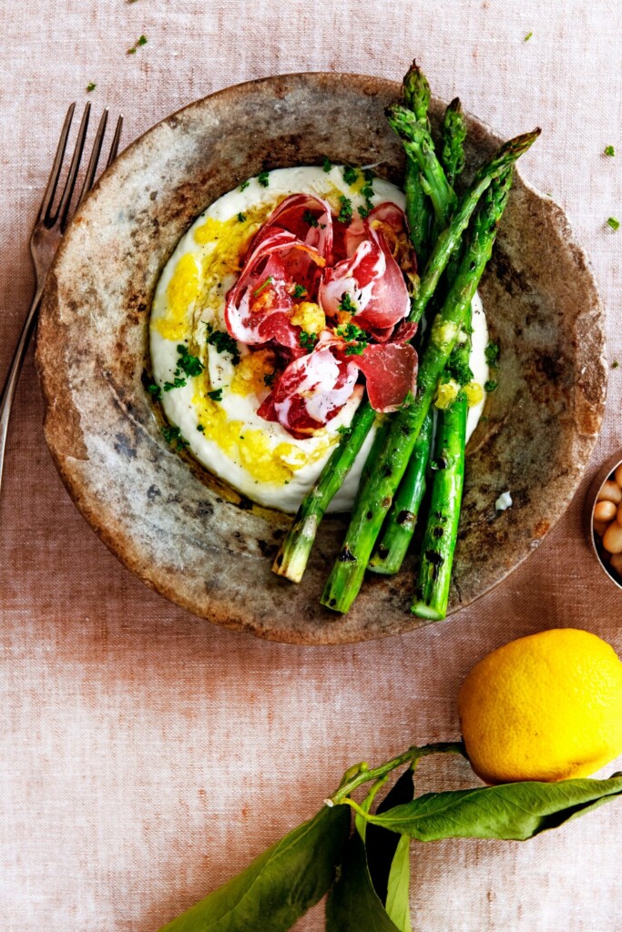 cannellinibonenpuree met groene asperges & coppa di parma