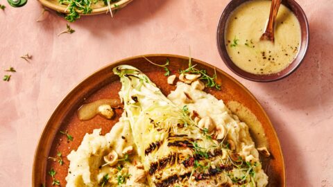 Spitskool van de grill met bagna cauda