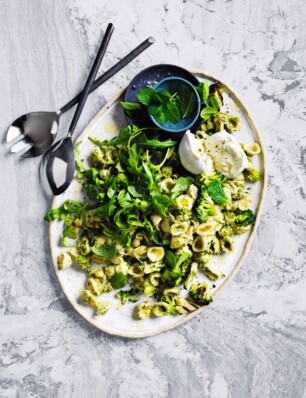 pastasalade met gegrilde broccoli