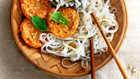 Gestoomde Thaise zalmcakejes met rettich-kokossalade_preview