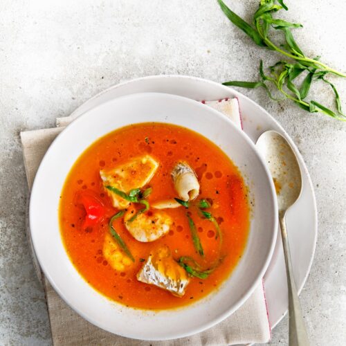 Pikante vissoep met gember en dragon-crop