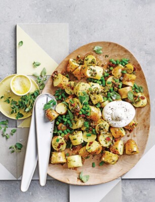 aardappelsalade met Provençaalse tapenade en burrata