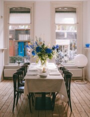 14 restaurants en cafés waar je príma alleen kunt zitten met een puzzel of tijdschrift