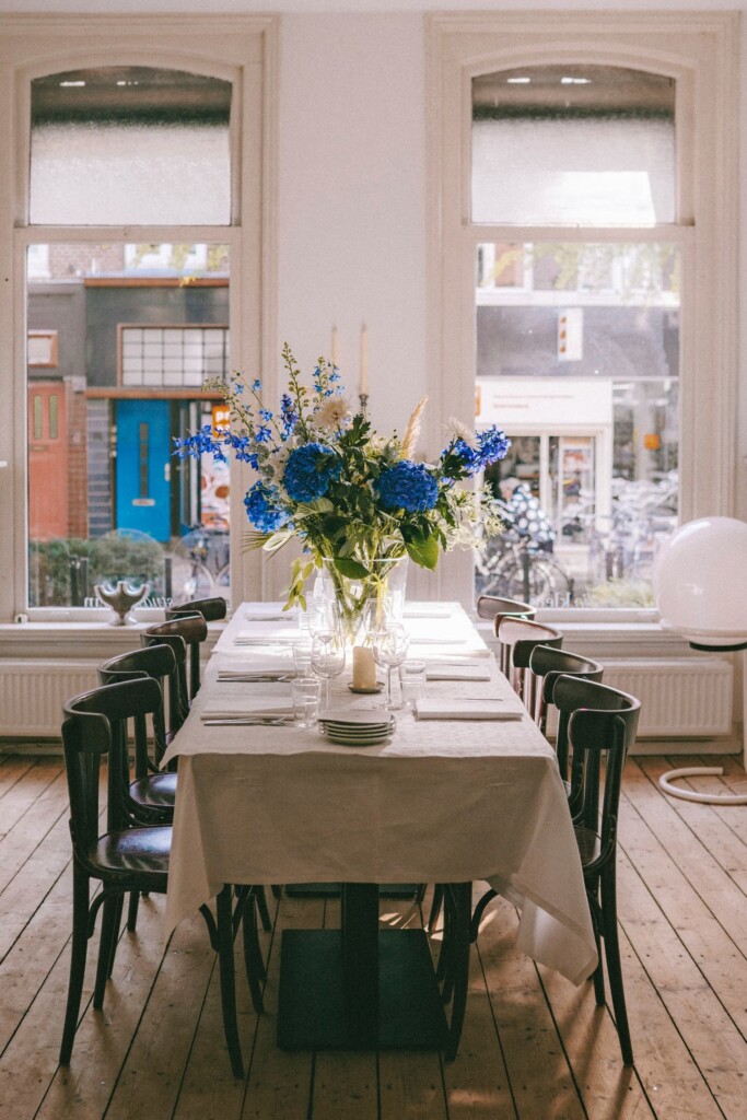 14 restaurants en cafés waar je príma alleen kunt zitten met een puzzel of tijdschrift