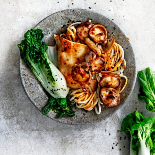 geelvinmakreel met miso-paddenstoelen & babypaksoi