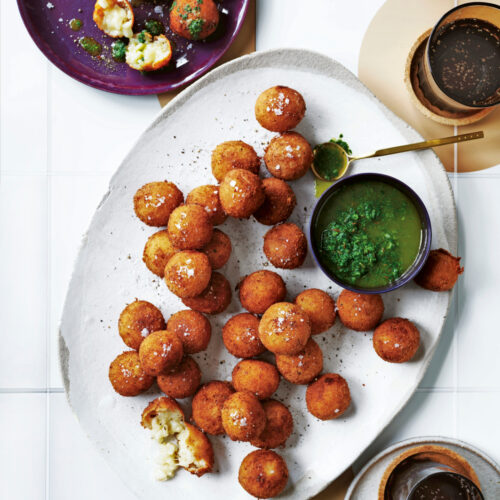 arancini met vier soorten kaas en mojo verde