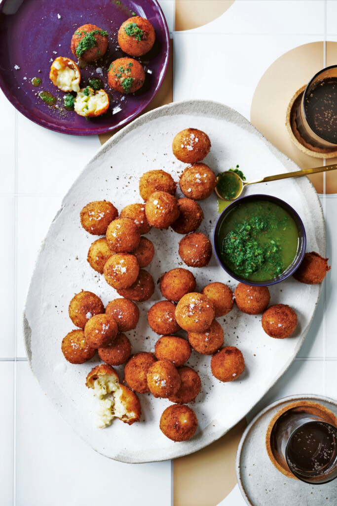 arancini met vier soorten kaas en mojo verde