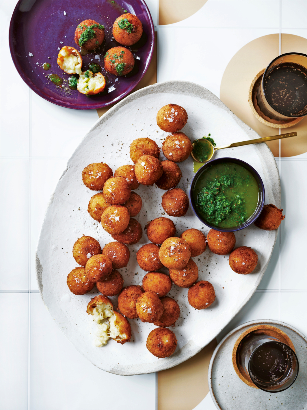 arancini met vier soorten kaas en mojo verde
