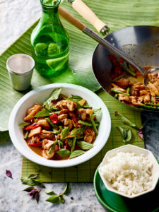 pittige Thaise roerbak met vega kip & basilicum