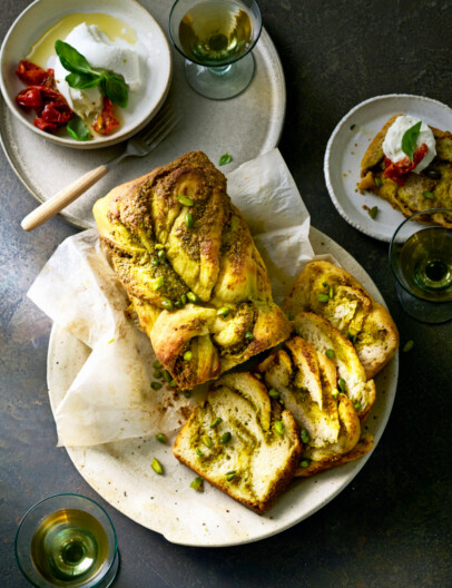 hartige babka met pistachepesto van Rutger Bakt