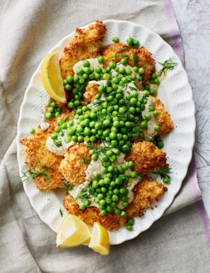 gezond recept uit de airfryer: Milanese tonnato met doperwten