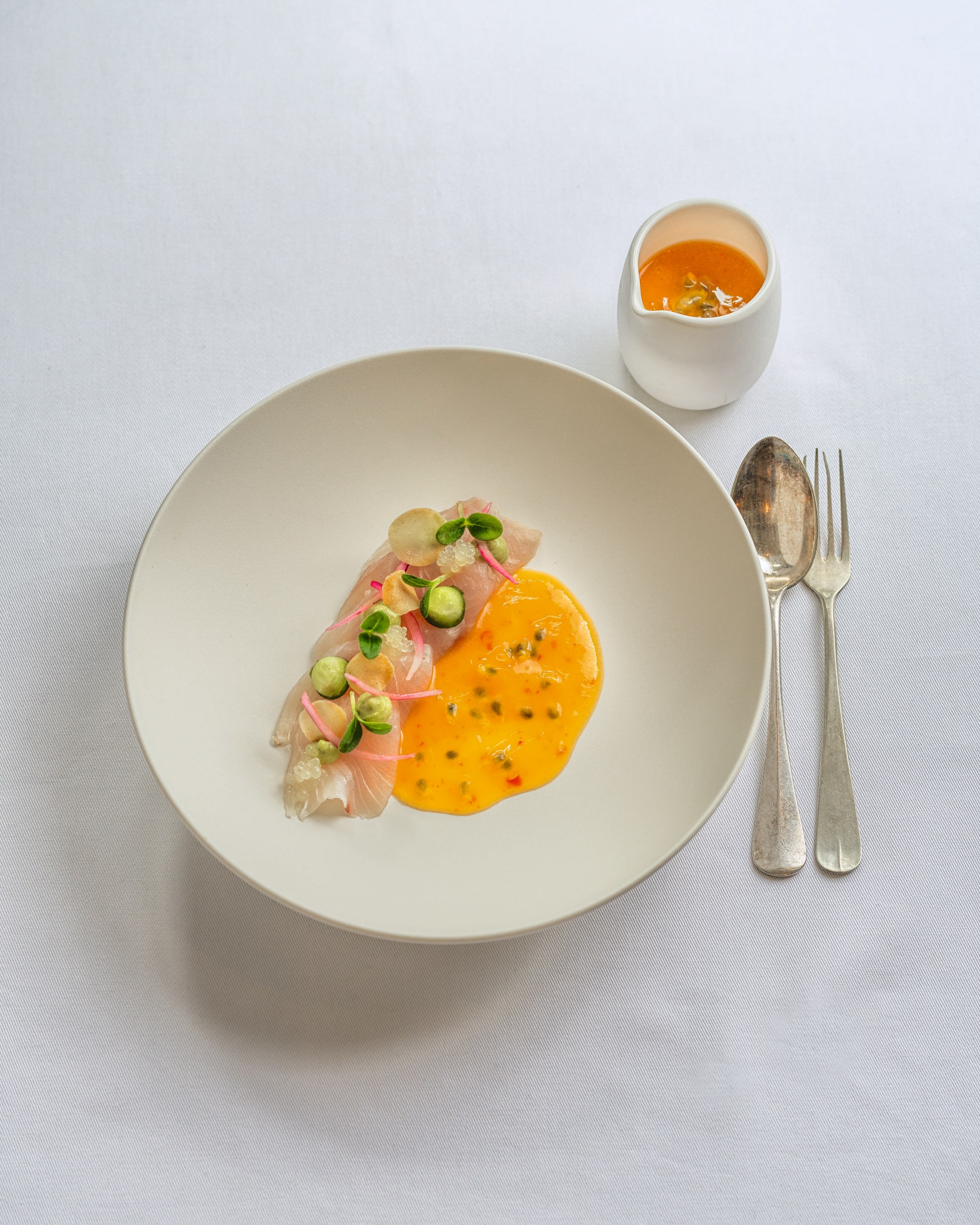 aguachile met kingfishceviche, citruskaviaar en tortillacrunch van Tobias Camman