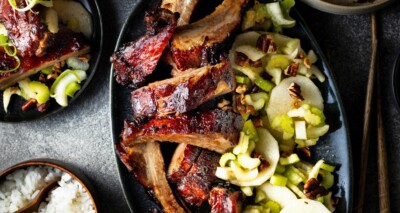 spareribs met bleekselderij- nashipeersalade