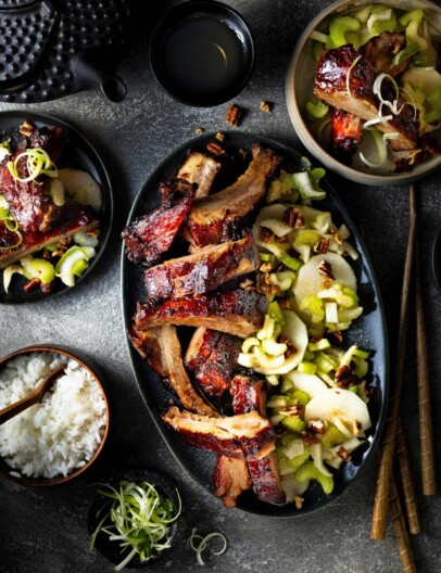 spareribs met bleekselderij- nashipeersalade