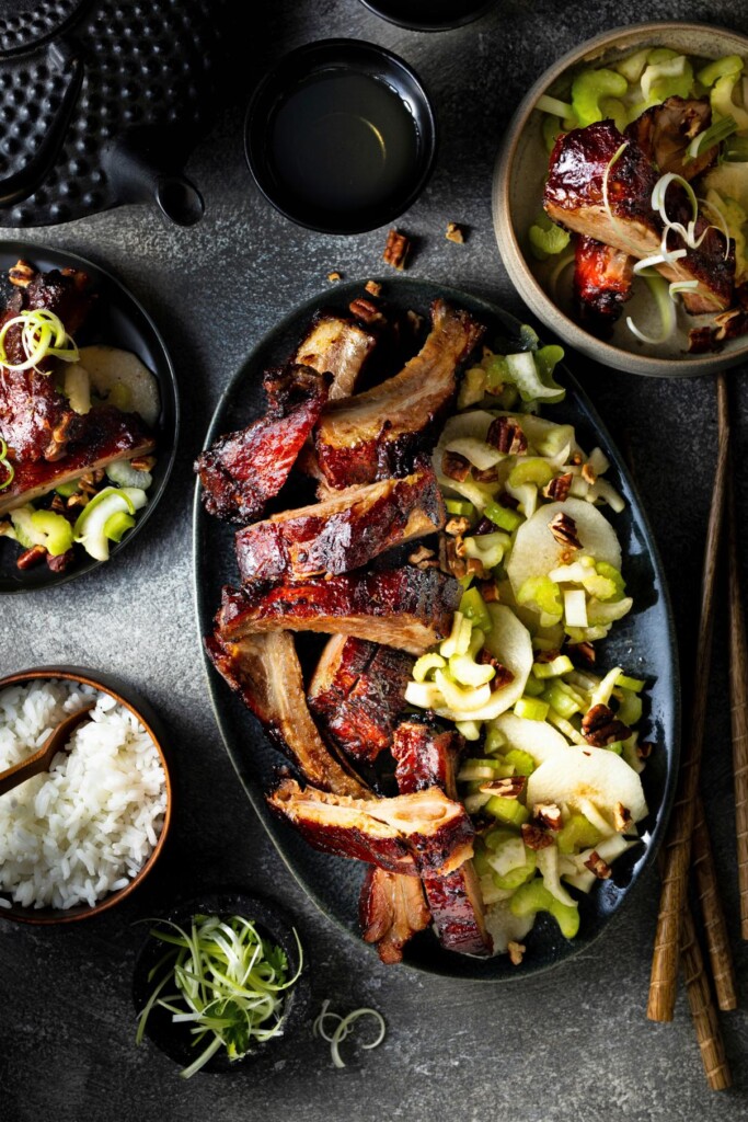 spareribs met bleekselderij- nashipeersalade