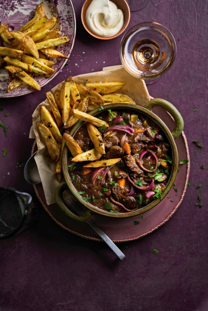 wildzwijnstoof met truffel-rozemarijn-ovenfriet