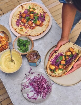 naan met paneer in sticky mango-limoenglaze van Meera Sodha