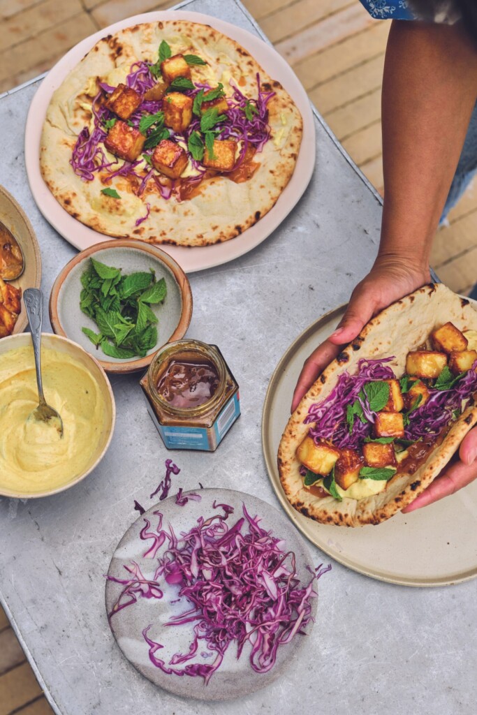 naan met paneer in sticky mango-limoenglaze van Meera Sodha