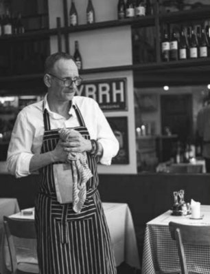 Derk Jan Wooldrik over zijn tijd als scheepskok, bemanning in leven houden en boek ‘Café Marseille’