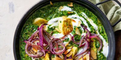 Indiase saag paneer met kruidige gele rijst