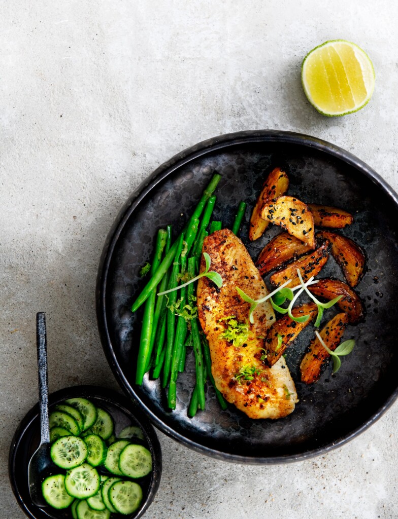 Receptfoto van heekfilet met gemberboontjes en sesam-sojapartjes