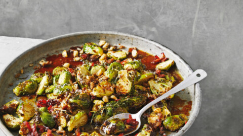 spruitjes uit de oven met macadamia-kruim