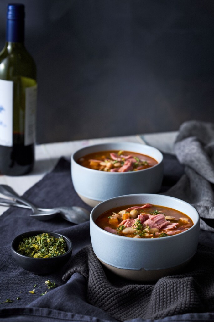 witte-bonensoep met ham & tijm-gremolata